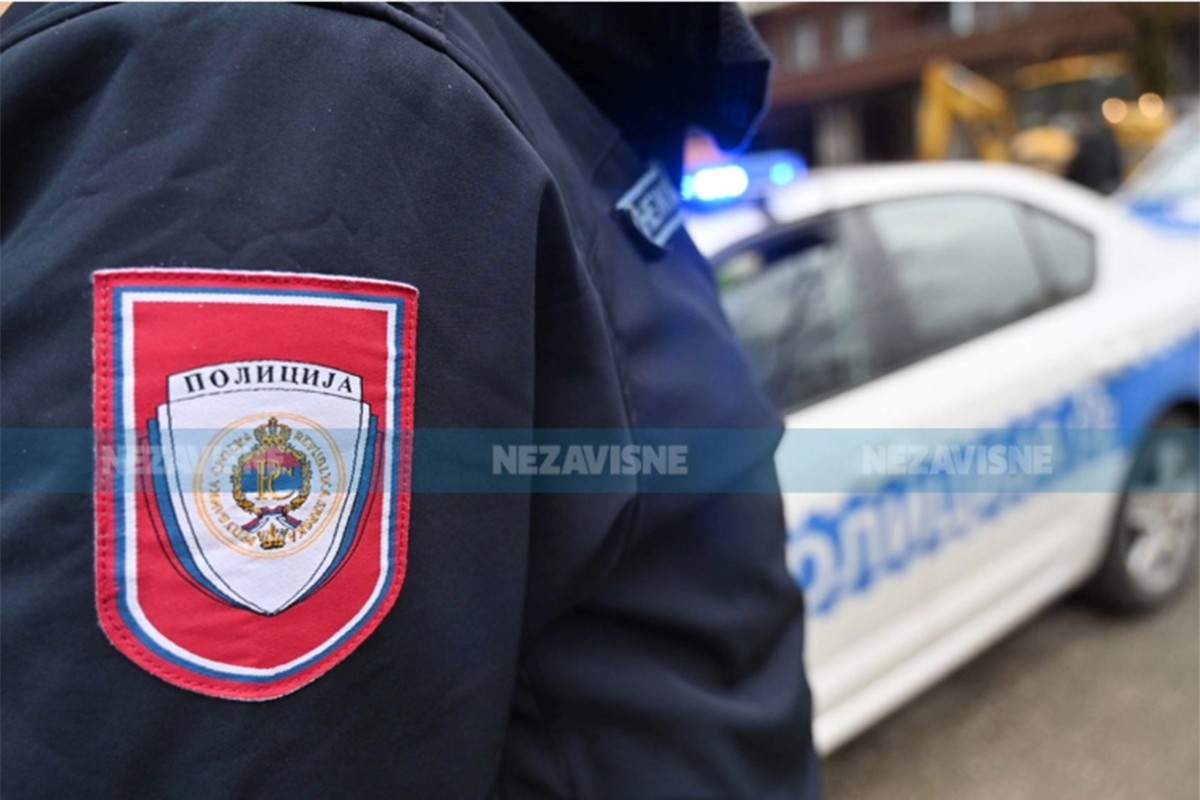 Mladić uhapšen zbog pokazivanja polnog organa u krugu škole u Tesliću