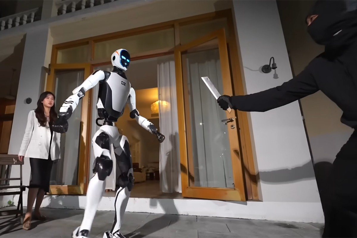 "Kung-fu legenda čuvar": Stigao robot koji diže automobile i čuva kuću (VIDEO)