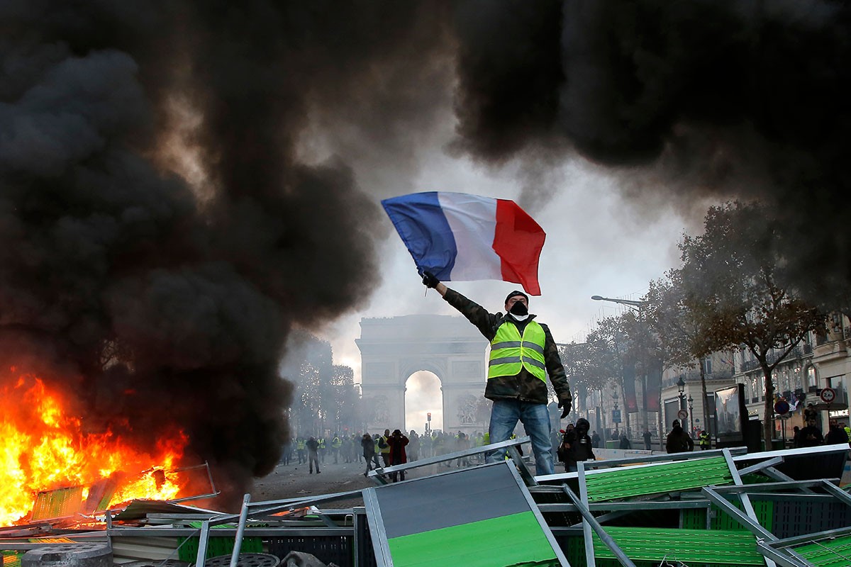 Pariz produžio policijski čas, najavljeni novi protesti