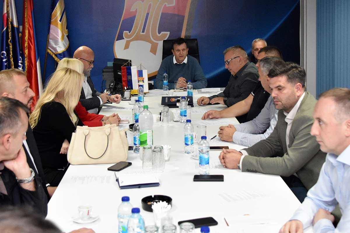 SDS ide u pregovore s ostalim strankama: Ko neće za sto sa Brankom Blanušom?