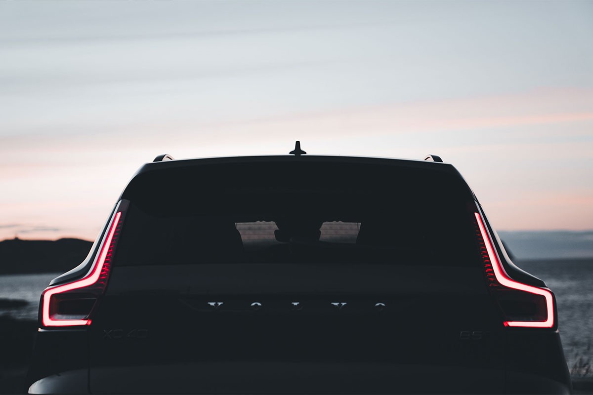 Volvo razvija automobile u kojima vozač neće morati da gleda kuda vozi