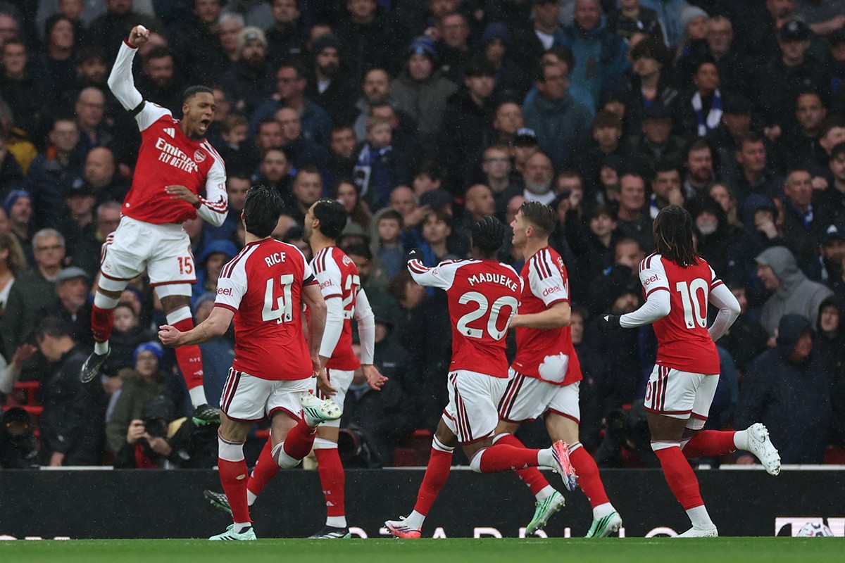 Arsenal savladao Everton i izjednačio se sa Sitijem