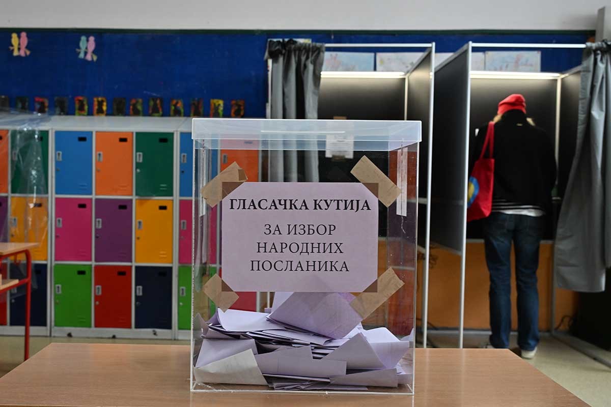 Nepravilnosti tokom izbora u Srbiji: Zavjesa mora da bude navučena