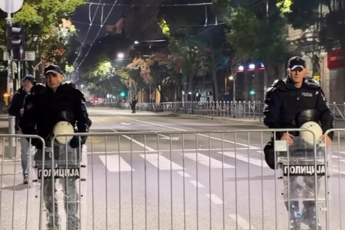 Jake policijske snage u centru Beograda, na terenu oklopna vozila (VIDEO)