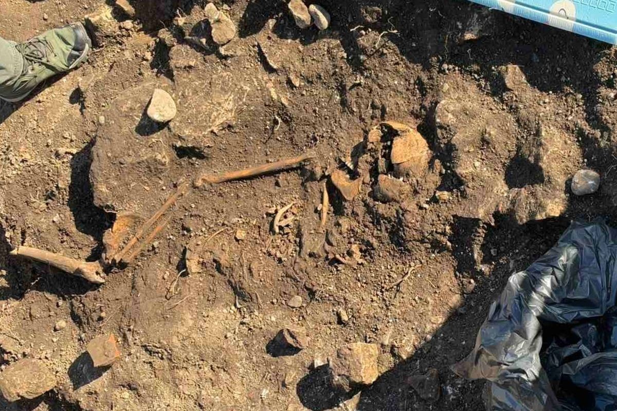 Nova otkrića na Kastelu: Pronađena još dva groba sa skeletima (FOTO, VIDEO)