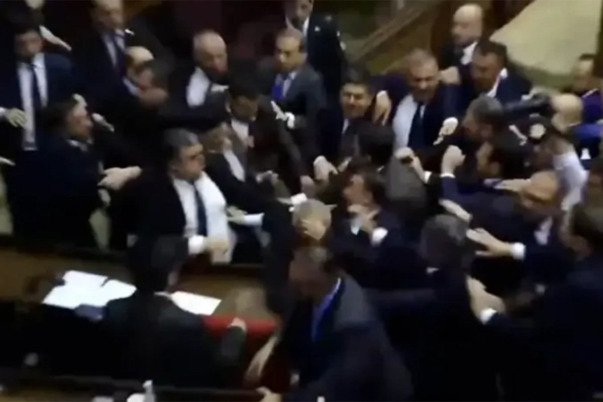 Demoliran jermenski parlament: Poslanici se brutalno potukli, letjele i stolice