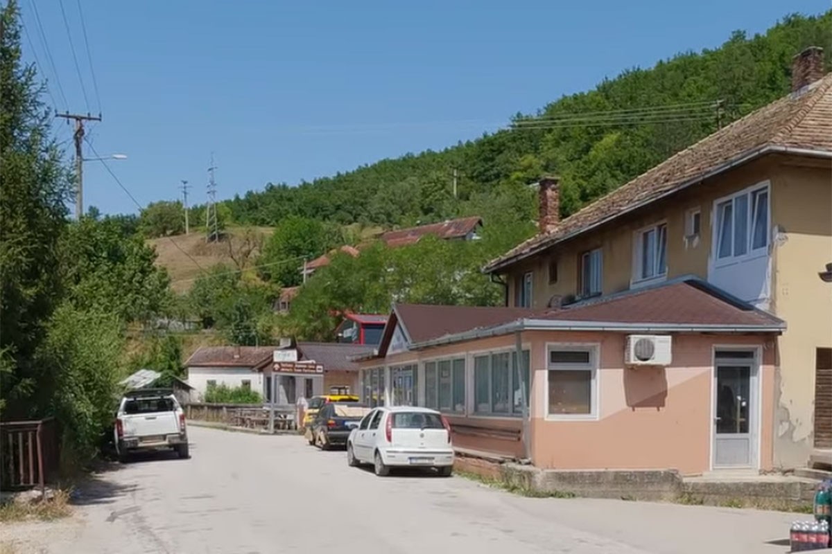 Kuća u Srbiji, štala u BiH: Neobična granica dijeli i groblje