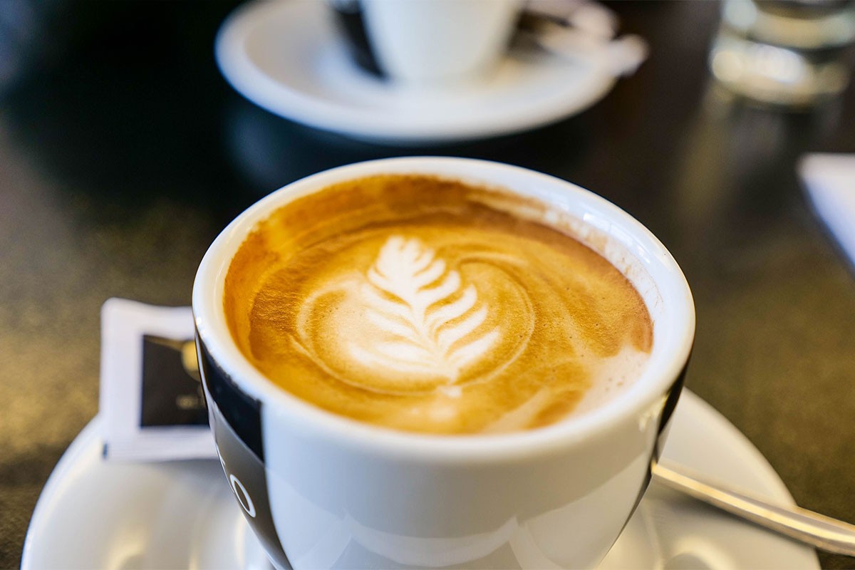 Može li prestanak pijenja kafe poboljšati san