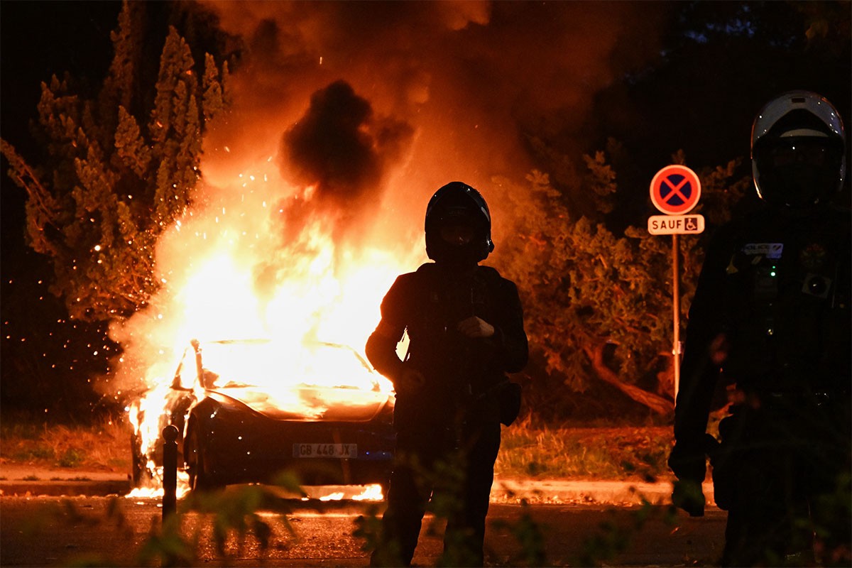 Haos u Francuskoj: 320.000 ljudi na ulicama, policija koristila suzavac